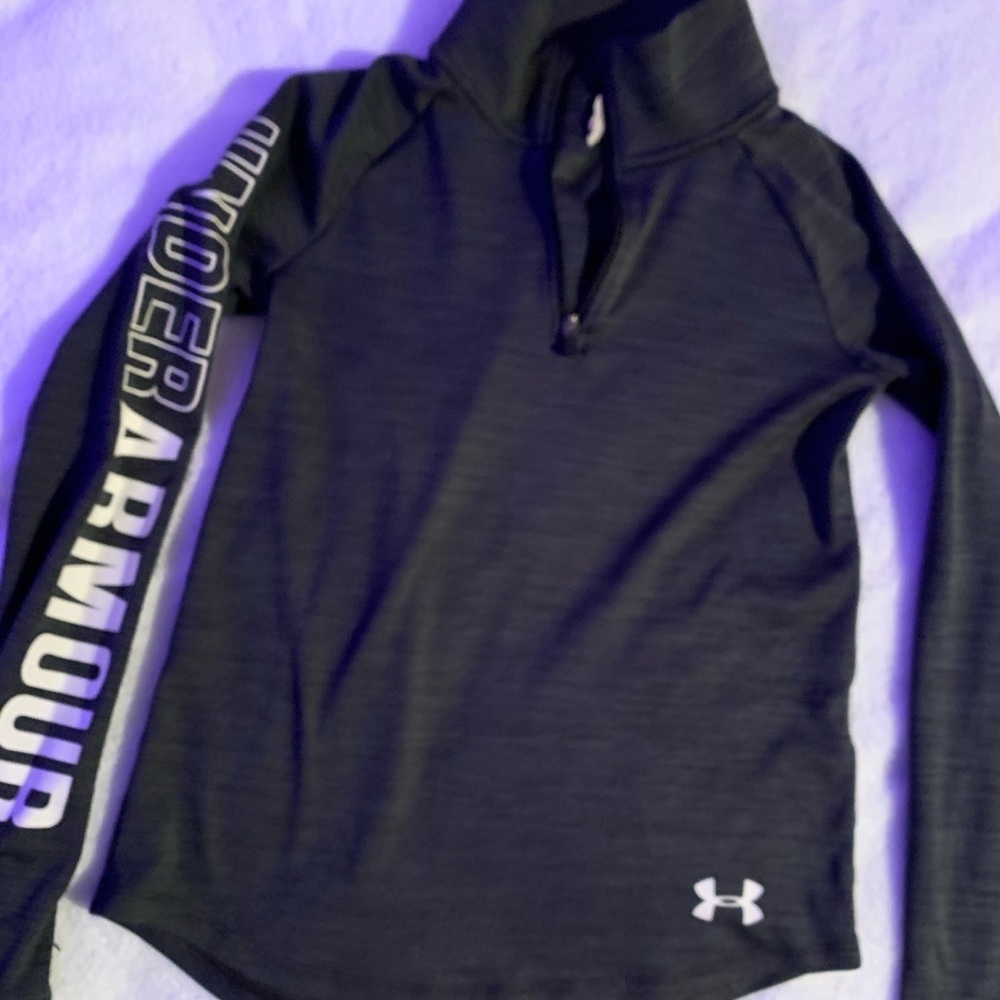Juniors Underarmour long sleeve.